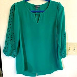 Market & Spruce Keyhole blouse 3/4 length